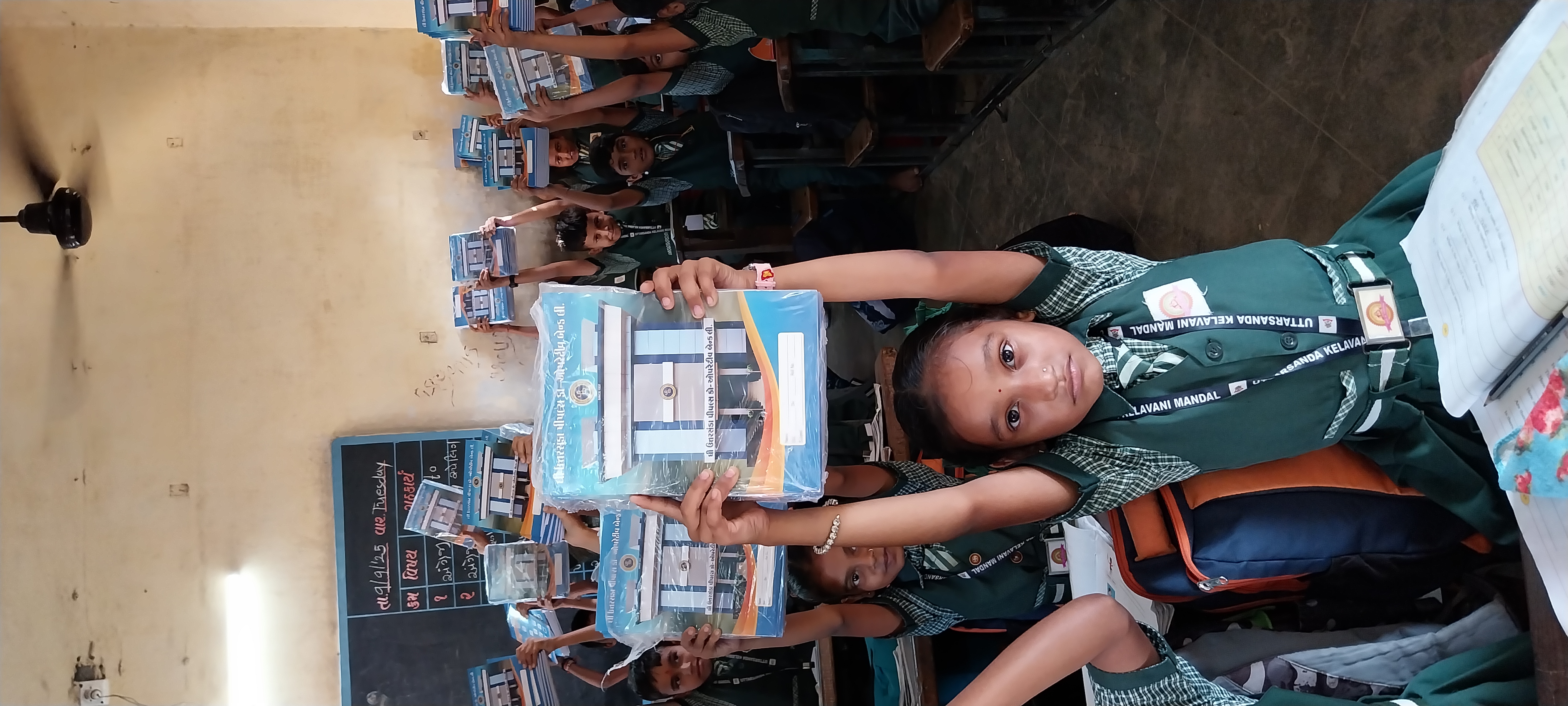 ધી ઉત્તરસંડા પીપલ્સ કો-ઓપરેટીવ બેંક લિમિટેડ તરફથી દરેક વિદ્યાર્થીને નોટબુક વિતરણ